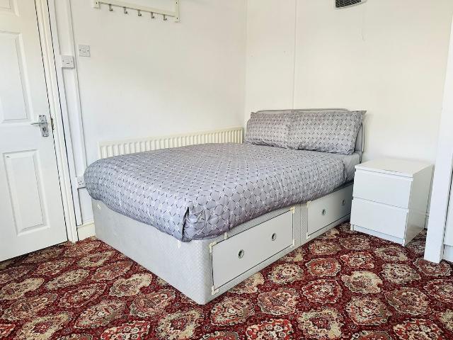 Studio for rent in Catherine Cross, Darlaston