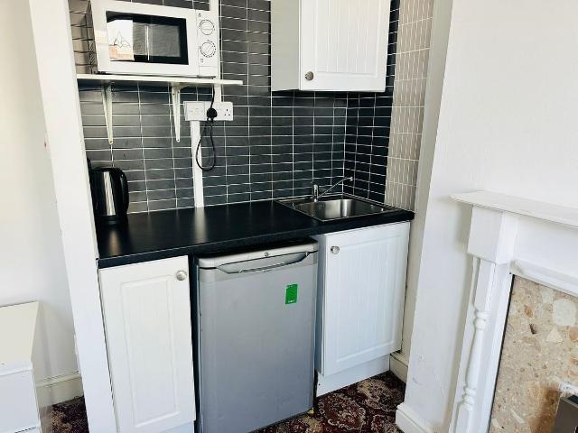 Studio for rent in Catherine Cross, Darlaston