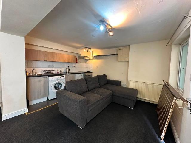 Studio for rent in Darlaston, Walsall