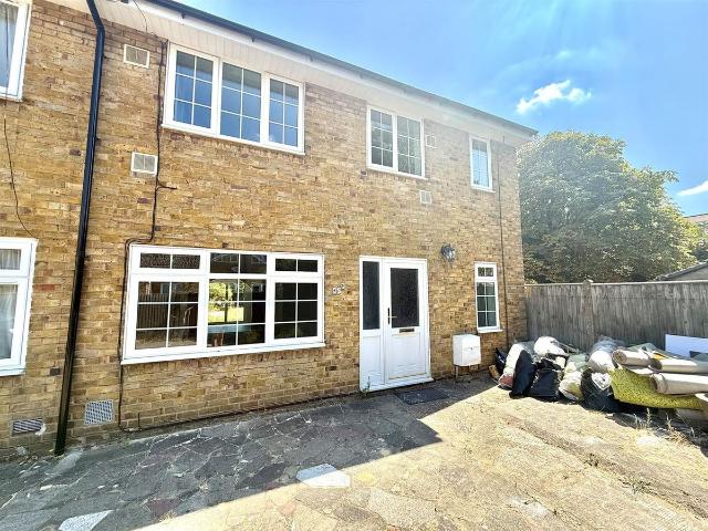 House for rent in Harmondsworth, Greater London
