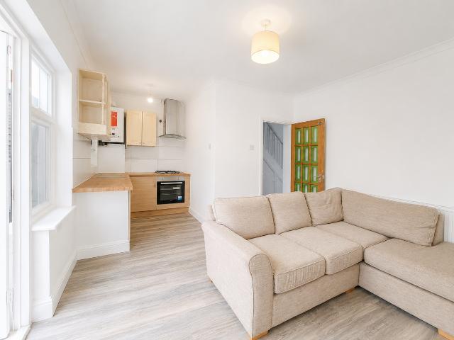 House for rent in Harmondsworth, Greater London