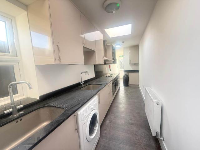 House for rent in Harmondsworth, Greater London