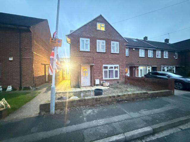 Apartment for rent in Cowley, Greater London