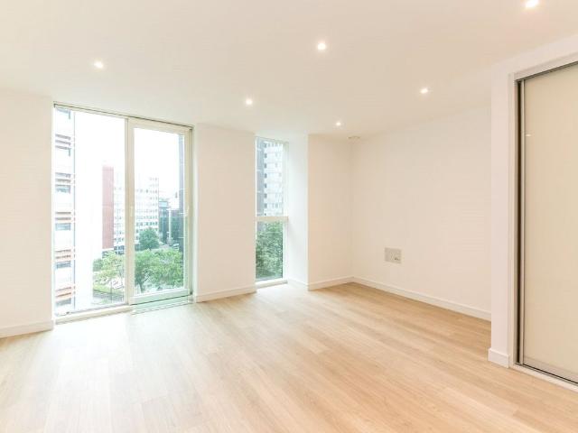 Studio for rent in London Borough of Croydon, Greater London