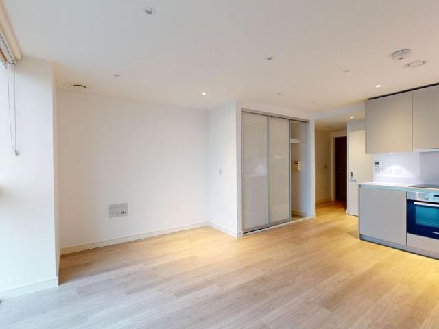 Studio for rent in London Borough of Croydon, Greater London