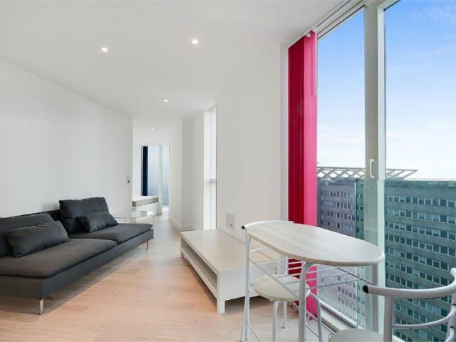 Studio for rent in London Borough of Croydon, Greater London