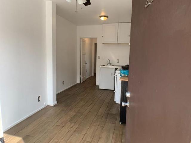 Apartment for rent in Canoga Park, California