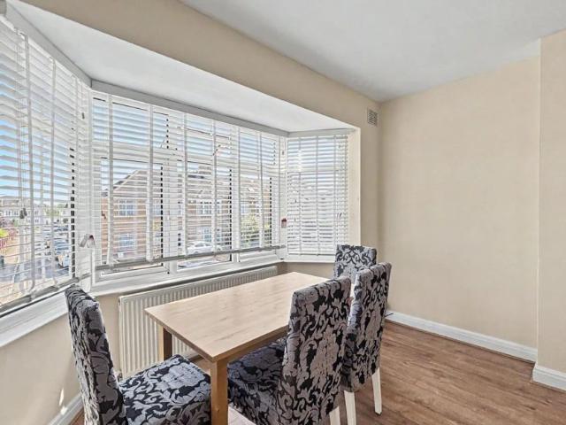Apartment for rent in Harrow Weald, Greater London