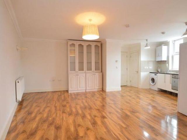 Apartment for rent in Lane, Greater London