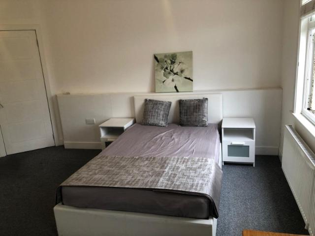 Room for rent in Lane, Greater London