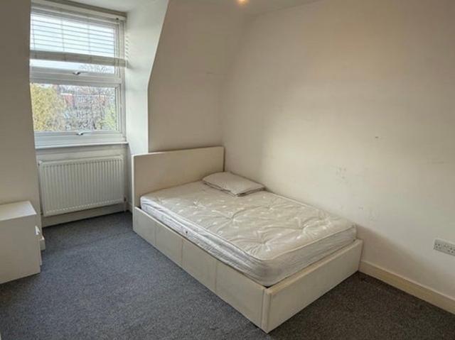 Room for rent in Lane, Greater London