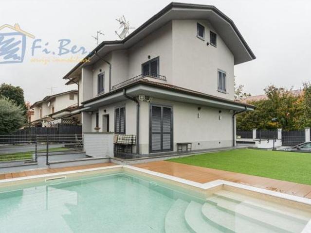 Villa Indipendente in vendita a Pioltello, Lombardia