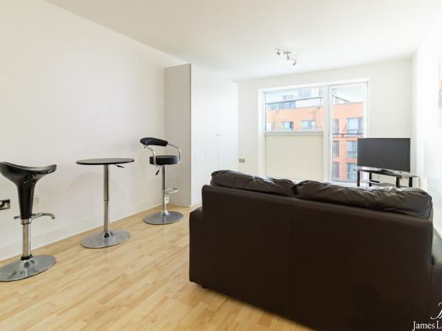 Apartment for rent in Park Central, Birmingham