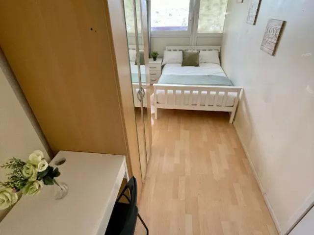 Room for rent in Seven Kings, Greater London