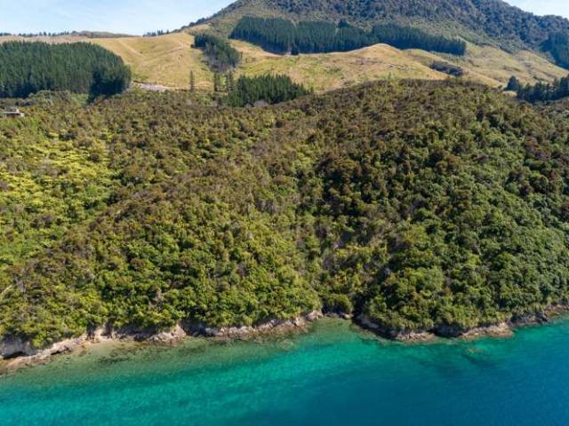 Property for sale in Marlborough