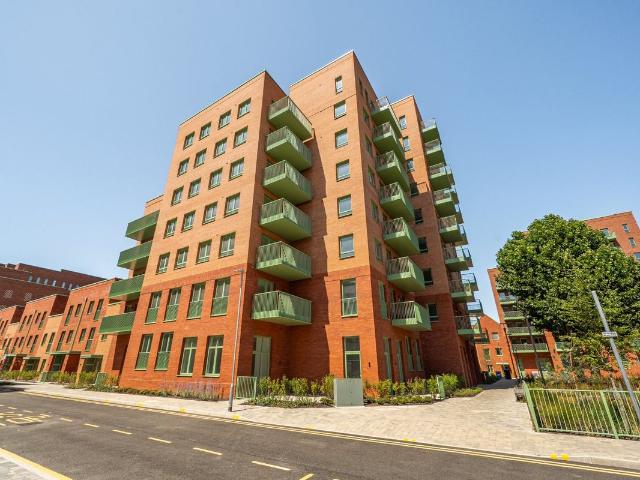 Apartment for rent in Roding Riverside, Greater London