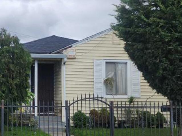 House for sale in Oakland