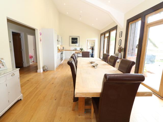 House for rent in Pachesham Park, Surrey