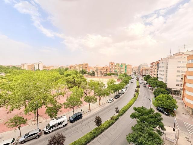 Piso en venta en Distrito 2, Albacete