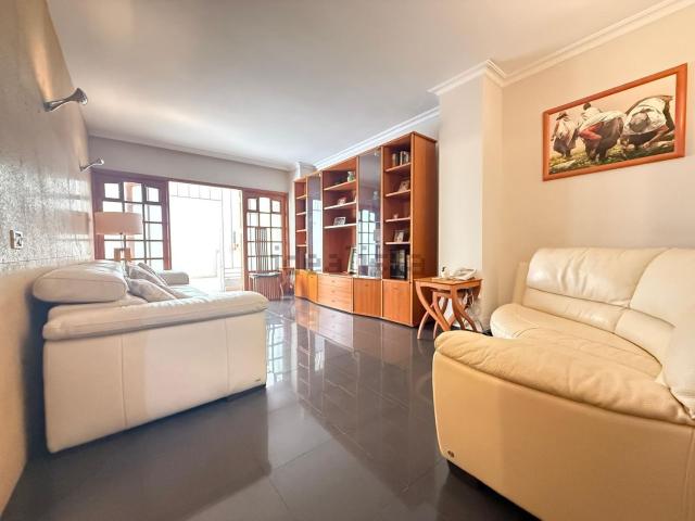 Piso en venta en Santa Catalina-Canteras, Gran Canaria