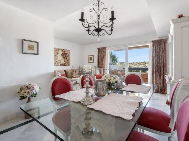 Dúplex en venta en Nueva Andalucía, Costa del Sol Occidental