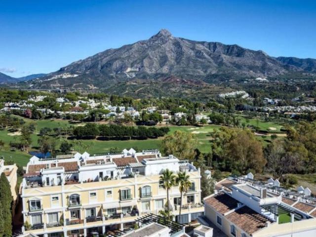 Dúplex en venta en Nueva Andalucía, Costa del Sol Occidental
