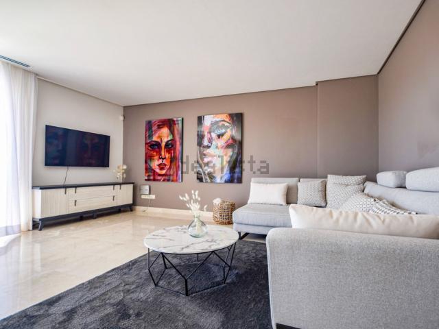 Dúplex en alquiler en Nueva Andalucía, Costa del Sol Occidental