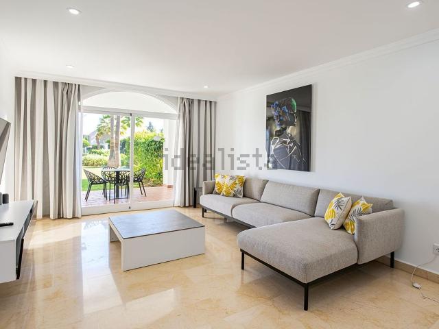 Dúplex en alquiler en Nueva Andalucía, Costa del Sol Occidental