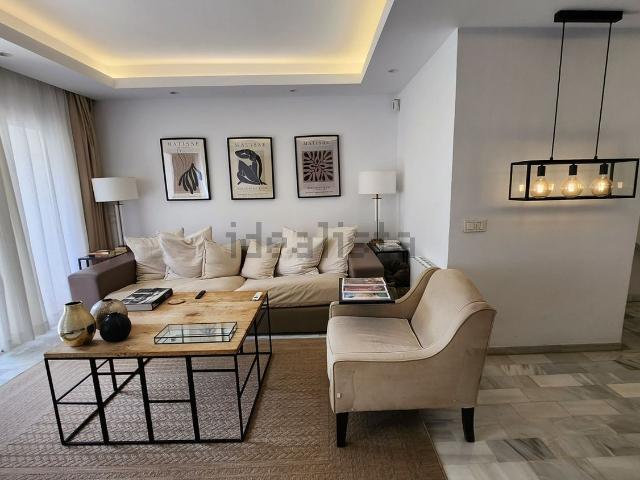Dúplex en venta en Nueva Andalucía, Costa del Sol Occidental