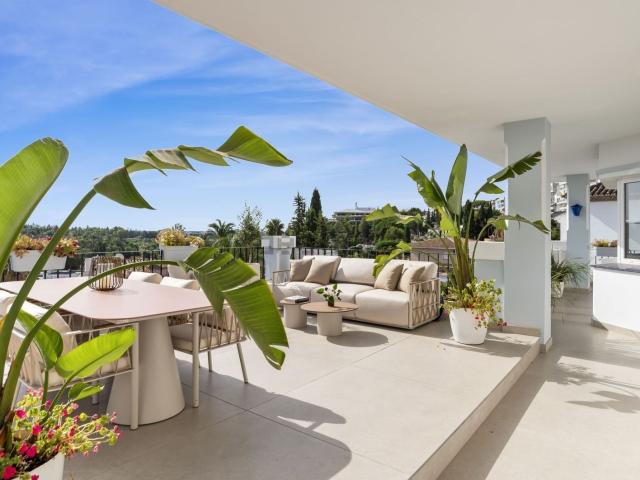 Dúplex en alquiler en Nueva Andalucía, Costa del Sol Occidental