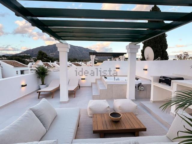 Dúplex en venta en Nueva Andalucía, Costa del Sol Occidental