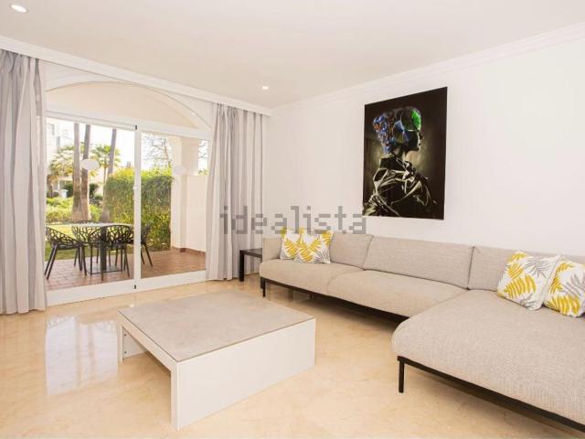 Dúplex en alquiler en Nueva Andalucía, Costa del Sol Occidental