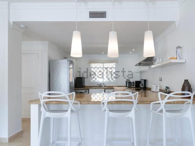 Ático en alquiler en Nueva Andalucía, Marbella