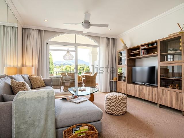 Dúplex en alquiler en Nueva Andalucía, Costa del Sol Occidental