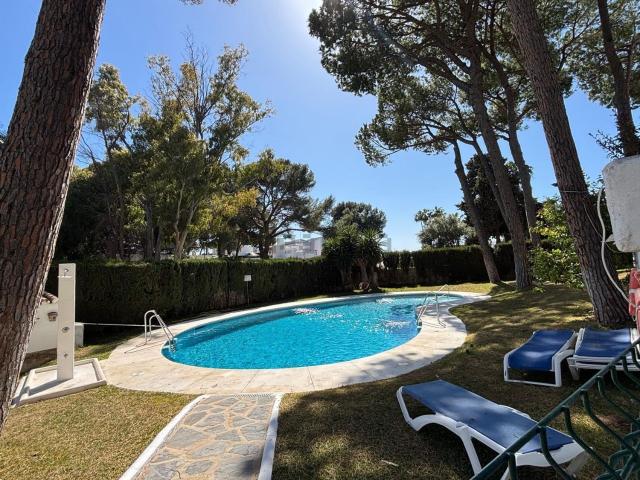 Dúplex en alquiler en Nueva Andalucía, Costa del Sol Occidental