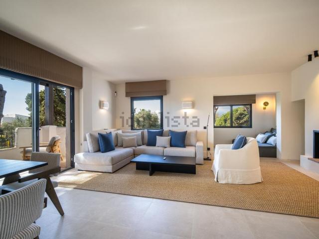 Dúplex en venta en Nueva Andalucía, Costa del Sol Occidental