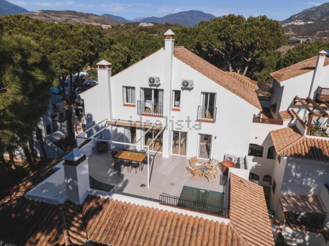 Dúplex en alquiler en Nueva Andalucía, Costa del Sol Occidental