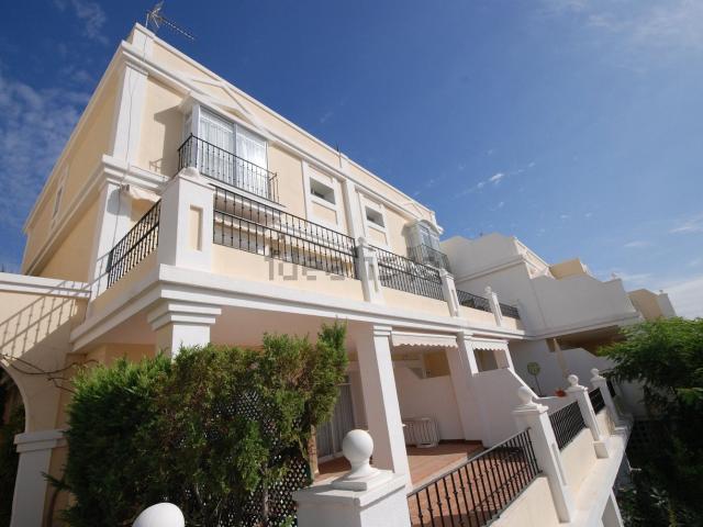 Dúplex en alquiler en Nueva Andalucía, Costa del Sol Occidental