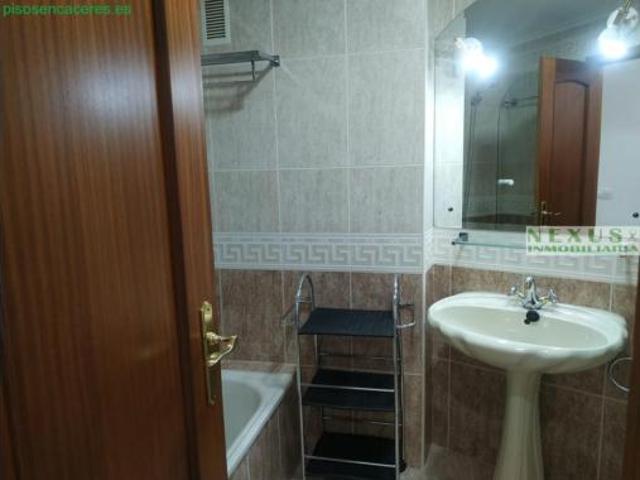 Piso en alquiler en Reyes Huertas, Cáceres