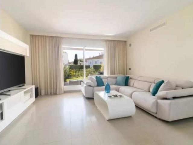 Piso en alquiler en El Pilar, Costa del Sol Occidental