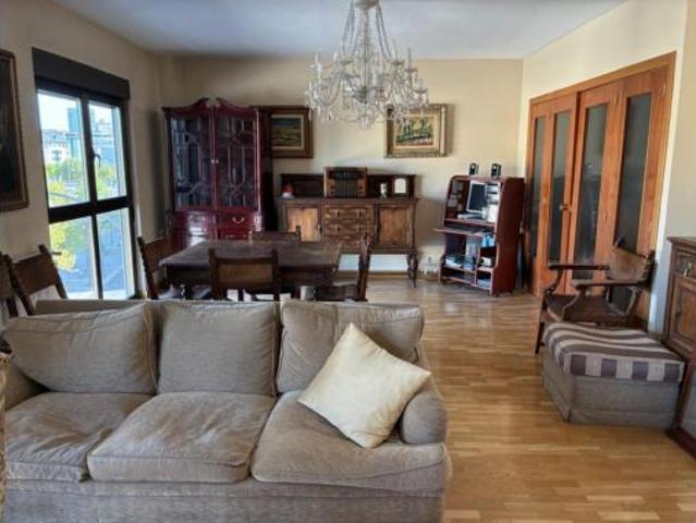 Piso en alquiler en Eras de Renueva, León