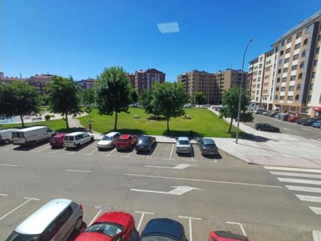 Piso en alquiler en San Lorenzo - La Palomera - San Mamés, León