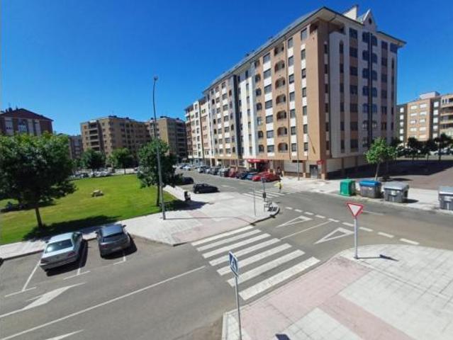 Piso en alquiler en San Lorenzo - La Palomera - San Mamés, León