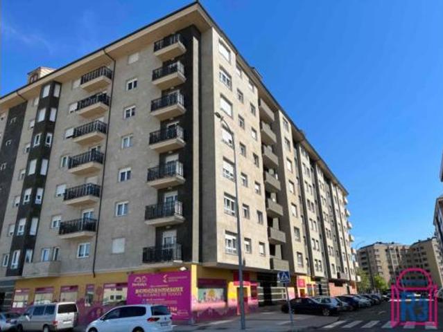 Piso en alquiler en San Lorenzo - La Palomera - San Mamés, León