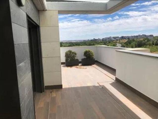 Piso en alquiler en Valdefuentes, Madrid