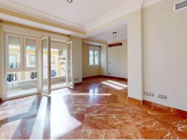 Piso en alquiler en Los Remedios, Sevilla