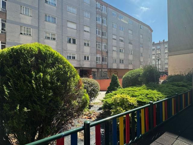 Piso en venta en Ames, Seidón