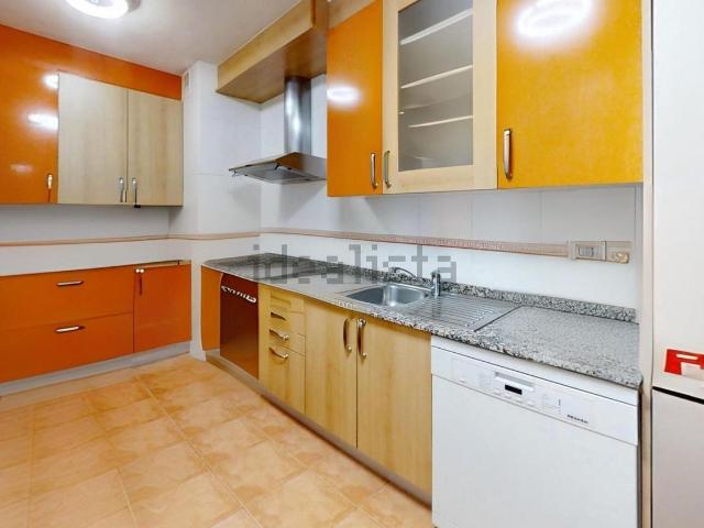 Piso en venta en Ames, Seidón