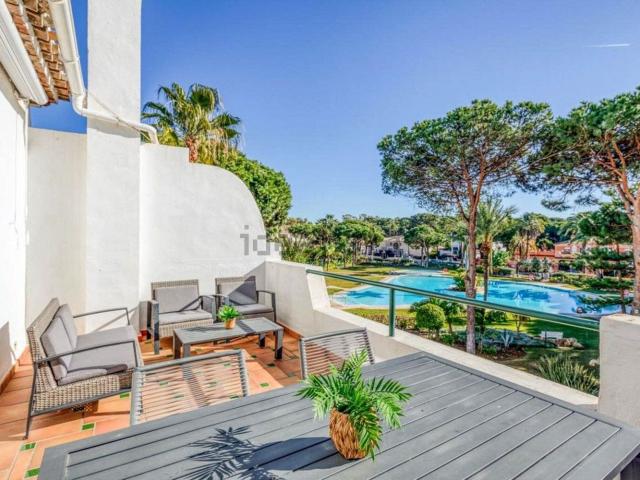 Ático en venta en Venalmar, Estepona