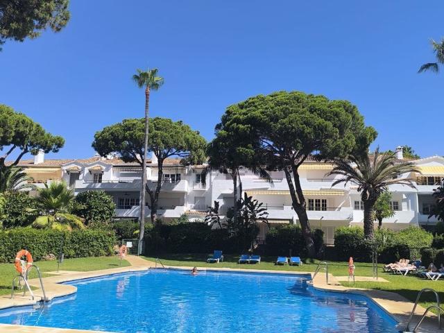 Ático en alquiler en Venalmar, Estepona